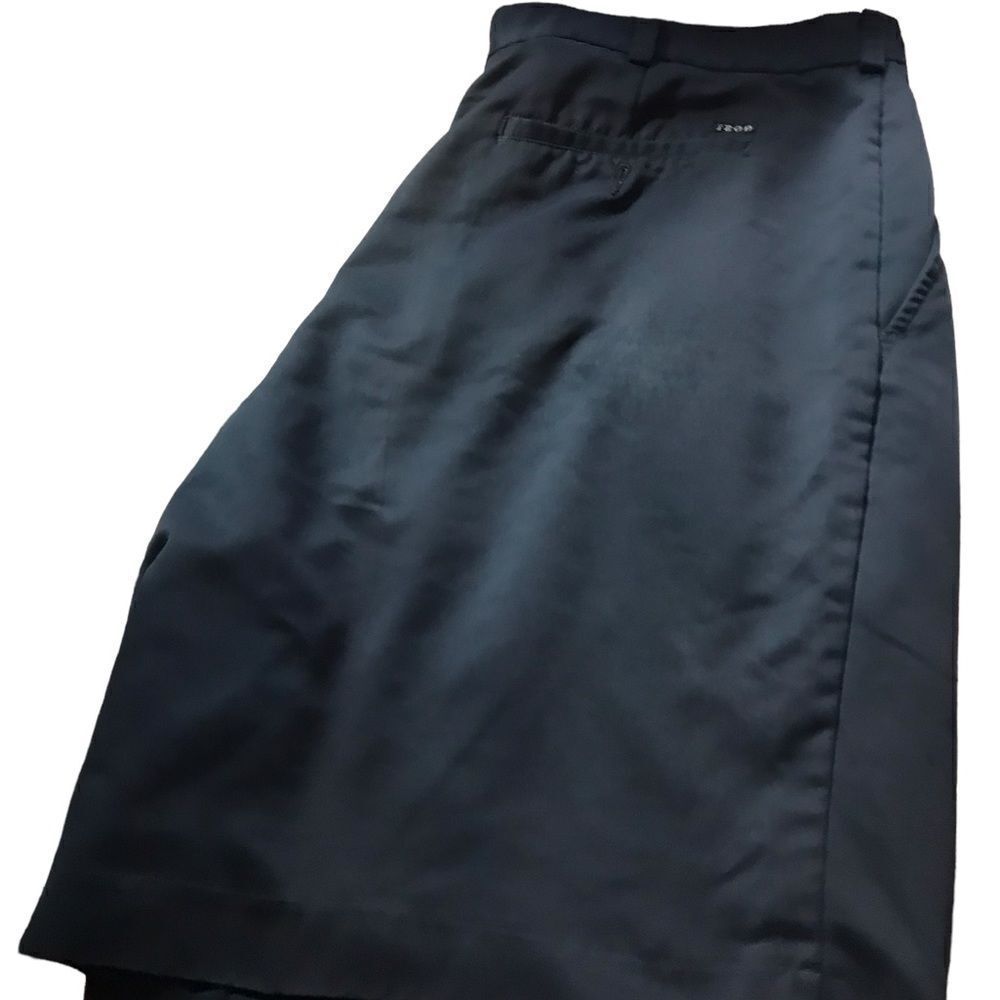iPod size 38 golf shorts great condition
